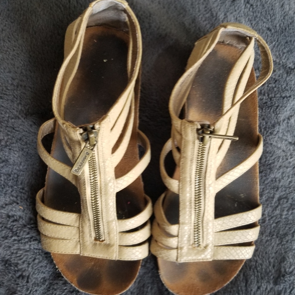 BEARPAW BEIGE LEATHER SANDALS 8